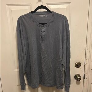 Abercrombie & Fitch Gray Long Sleeve Tee